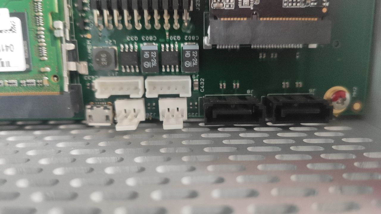 Как запитать sata ssd диск на плате промышленного компьютера ASEM BM3400? Как запитать sata ssd диск на плате промышленного компьютера ASEM BM3400?