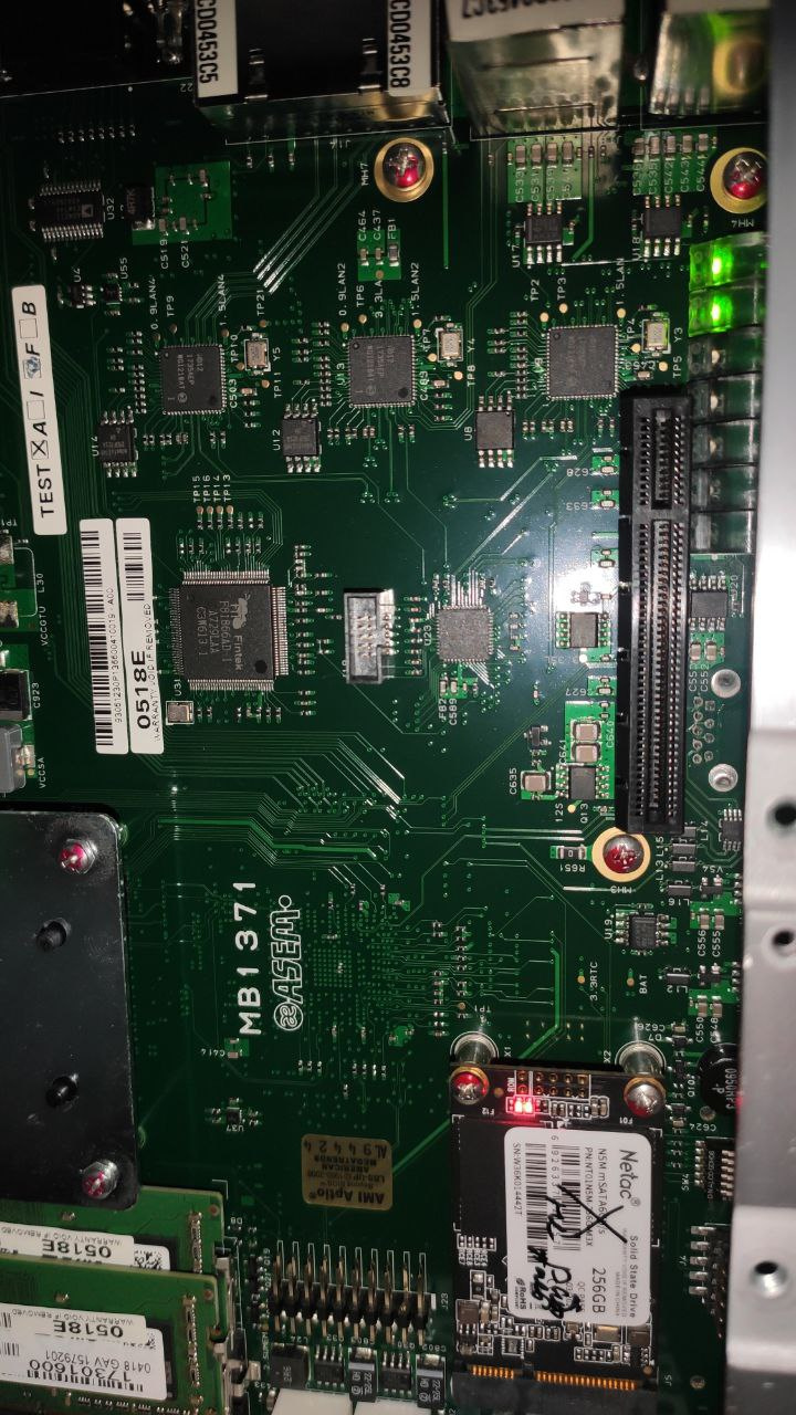 Как запитать sata ssd диск на плате промышленного компьютера ASEM BM3400? Как запитать sata ssd диск на плате промышленного компьютера ASEM BM3400?